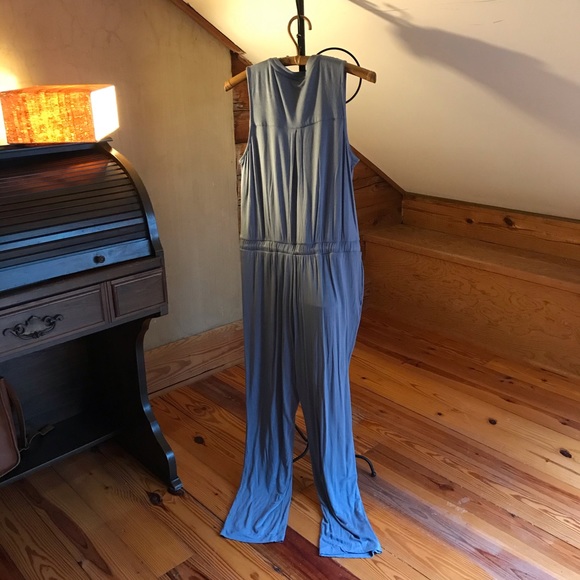 Lisa Rinna Collection Soft Gray Stretch Jumpsuit, EUC, M - Picture 2 of 16